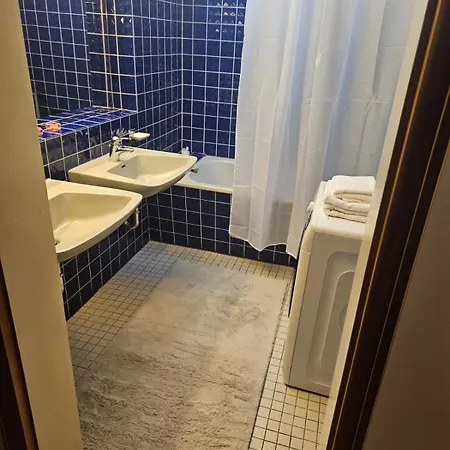 Διαμέρισμα Gemuetliche 2-zimmer-ferienwohnung Mit Wohnzimmer, Dusche & Kueche, Schlafzimmer Τρίερ