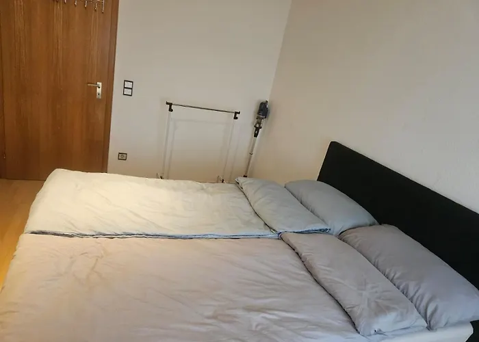 Gemütliche 2-zimmer-ferienwohnung Mit Wohnzimmer, Dusche&küche, Schlafzimmer *