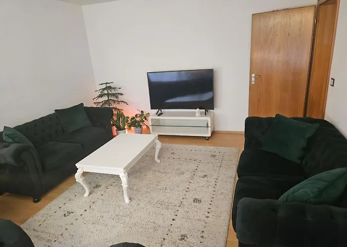 Gemuetliche 2-zimmer-ferienwohnung Mit Wohnzimmer, Dusche & Kueche, Schlafzimmer *